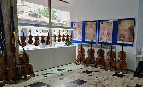 Promovarea instrumentelor muzicale produse la Reghin în cadrul Concursului Internațional George Enescu 2024
